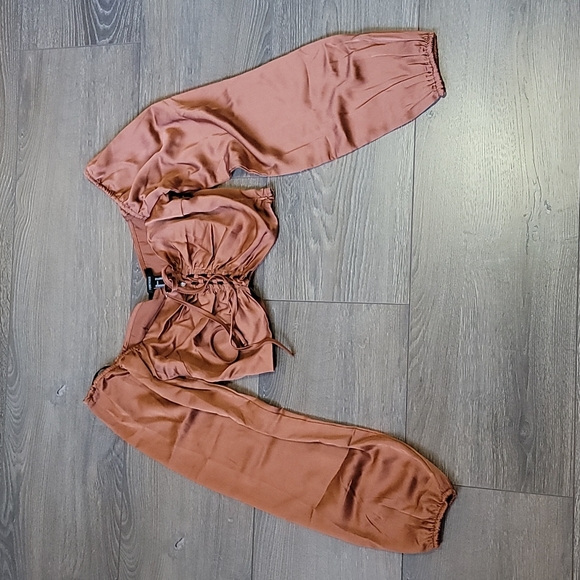 Forever 21 ruched drawstring peasant sleeve crop top - Picture 2 of 7